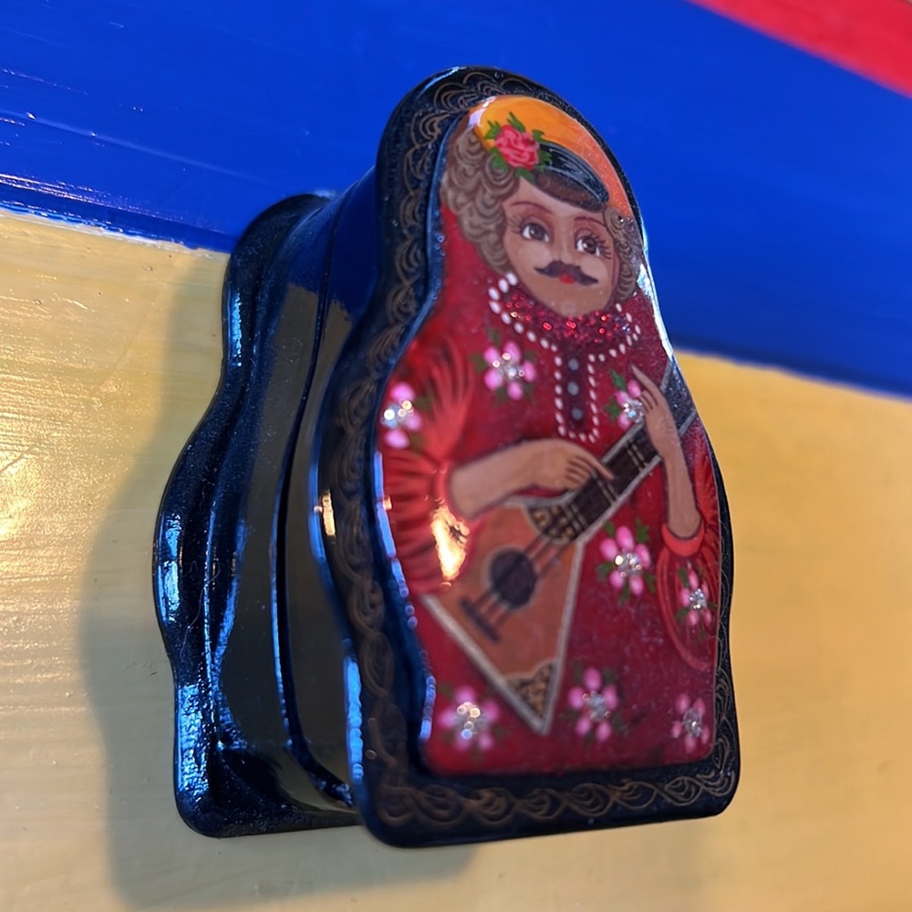 Fine Russian enamel lacquer box hand painted RARE glitter details guitar